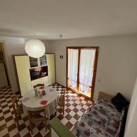 Apartmán Cozy Two-level Retreat With Garden