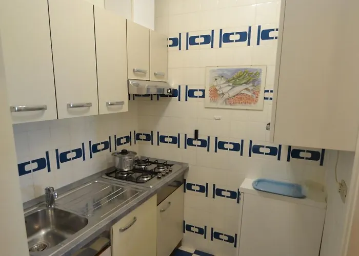 Cozy Two-level Retreat With Garden Lejlighed