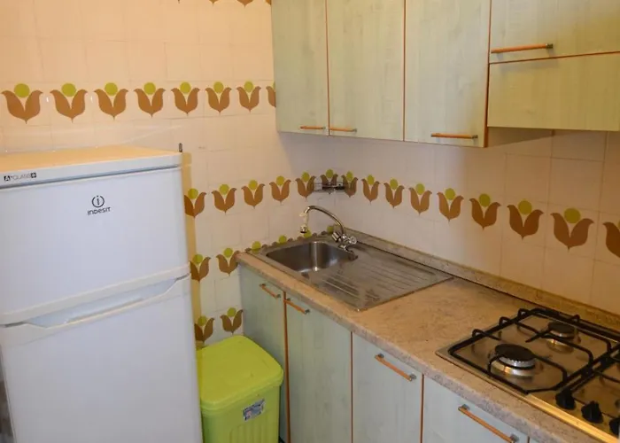 Cozy Two-level Retreat With Garden *