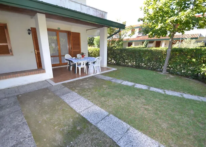 Cozy Two-level Retreat With Garden بيبيوني