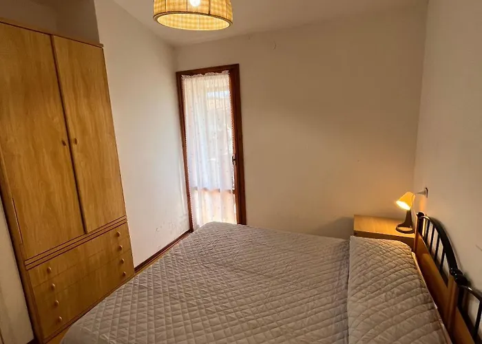 Cozy Two-level Retreat With Garden *